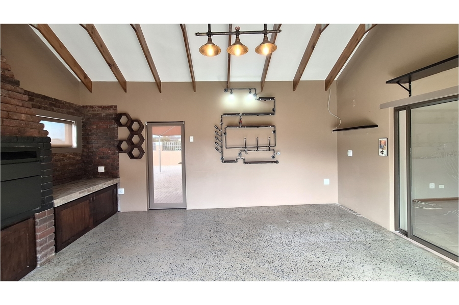3 Bedroom Property for Sale in Middedorp Western Cape